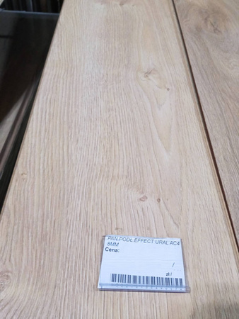 Panele podłogowe AGT EFFECT URAL AC4 8mm