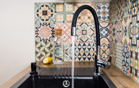 Bateria kuchenna z elastyczną wylewką KFA Armatura Rumba czarna