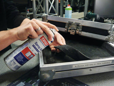 Klej w sprayu uniwersalny TESA 300ml